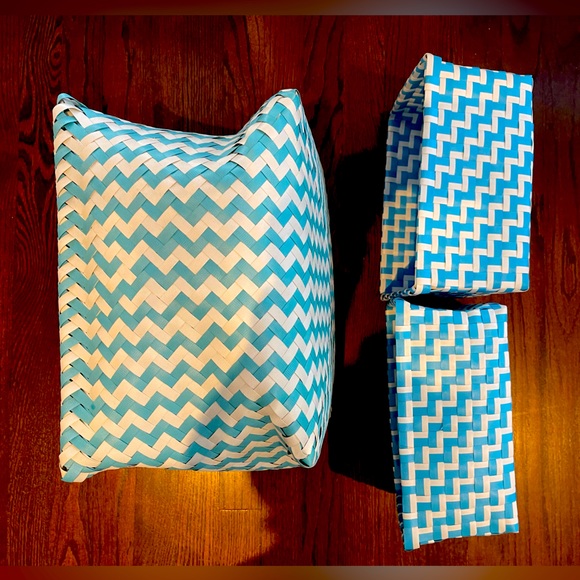 3 turquoise & white chevron woven containers, 1 LRG, 2 MED, excellent condition - Picture 4 of 5